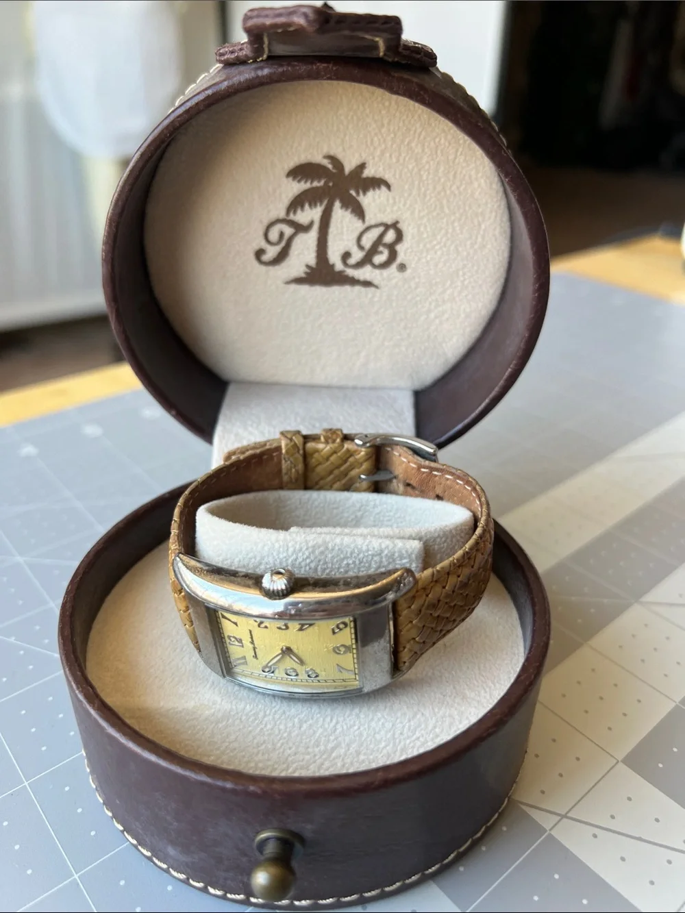 Tommy Bahama good used